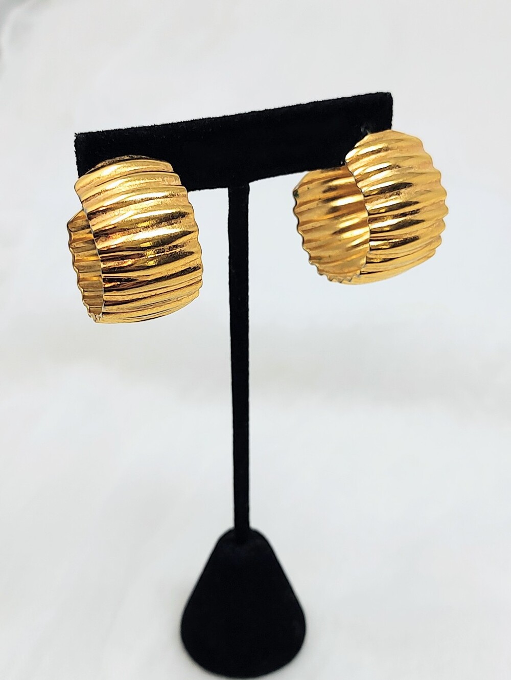 Vintage Classic Wide Gold Ribbed Hoop Post Earrings - Women's Jewelry